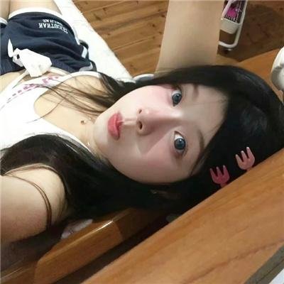 云雾笼罩的山峰